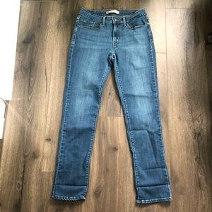 Levi’s brand mid rise skinny size 8 women’s jeans